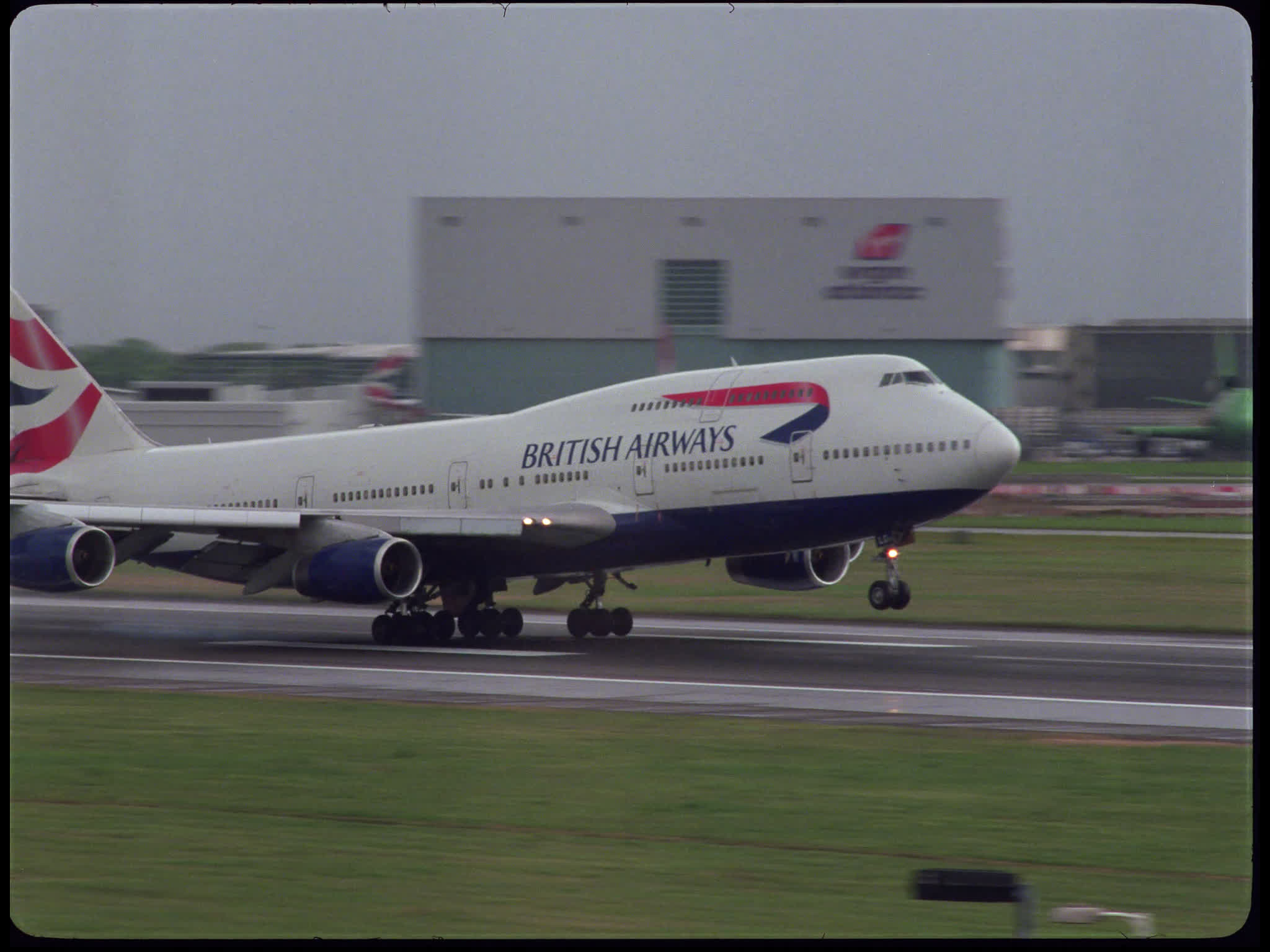 British Airways Boeing 747 Landing