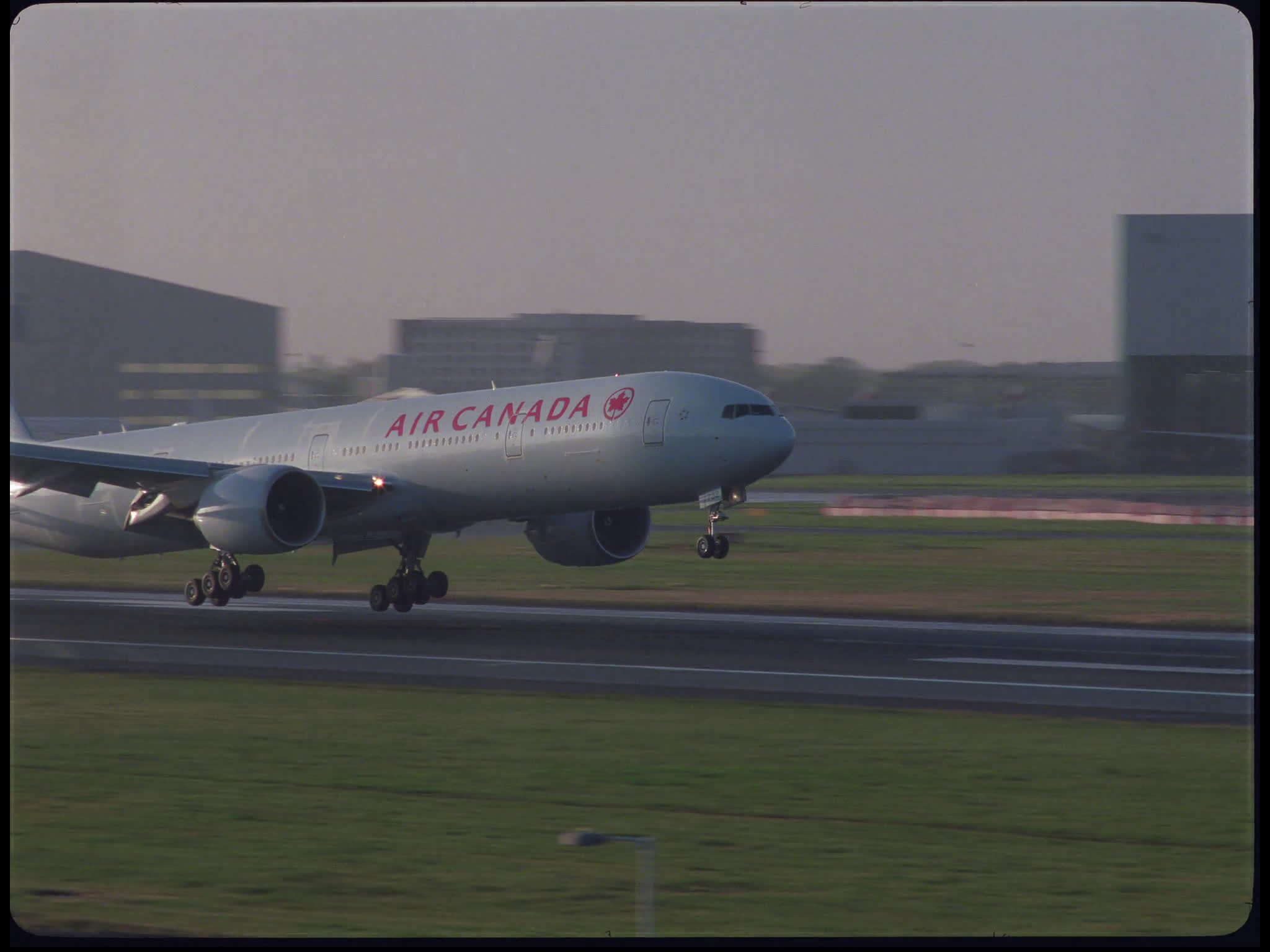 Air Canada Boeing 777 Landing