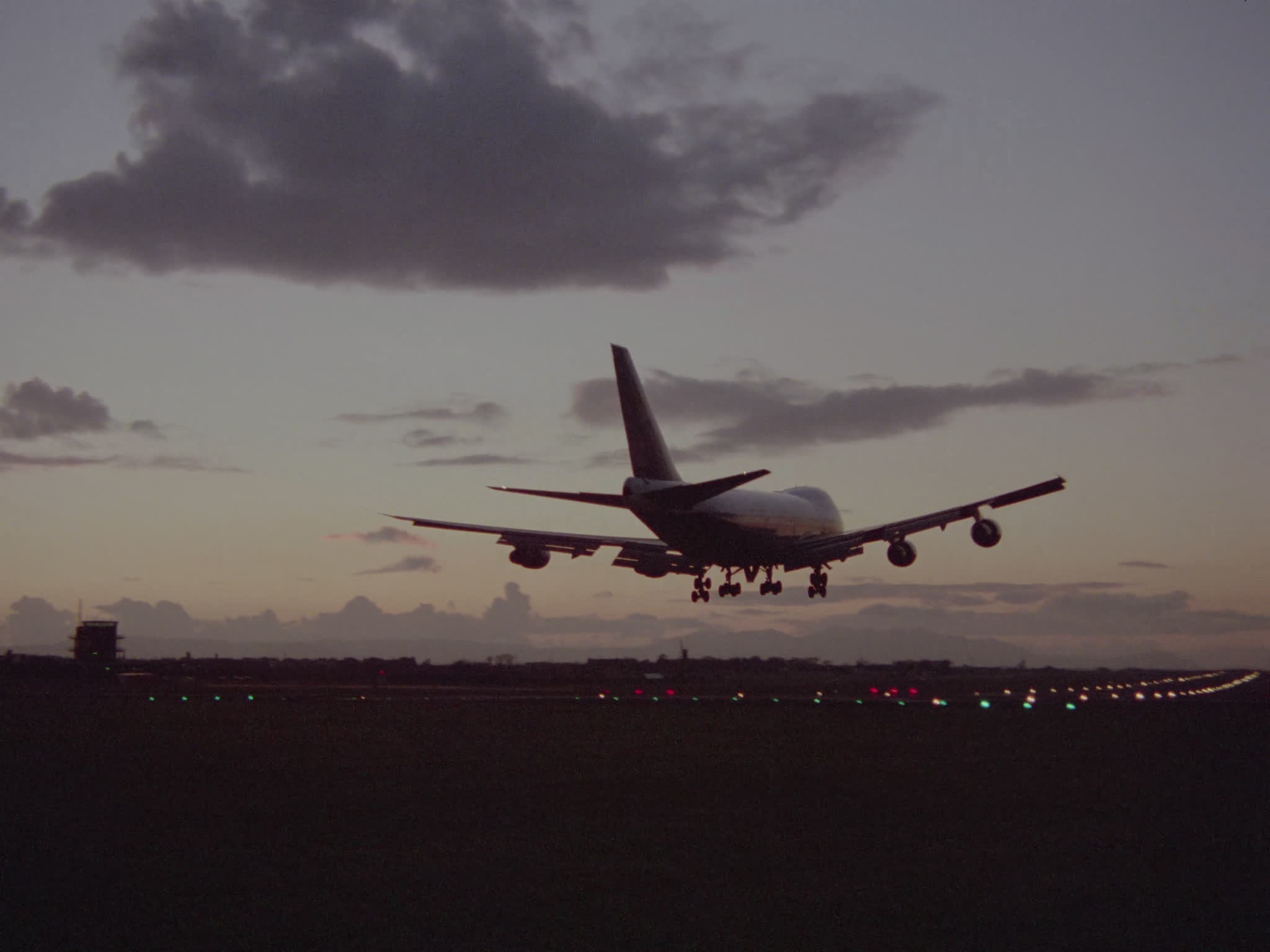 British Airways Boeing 747 Lands