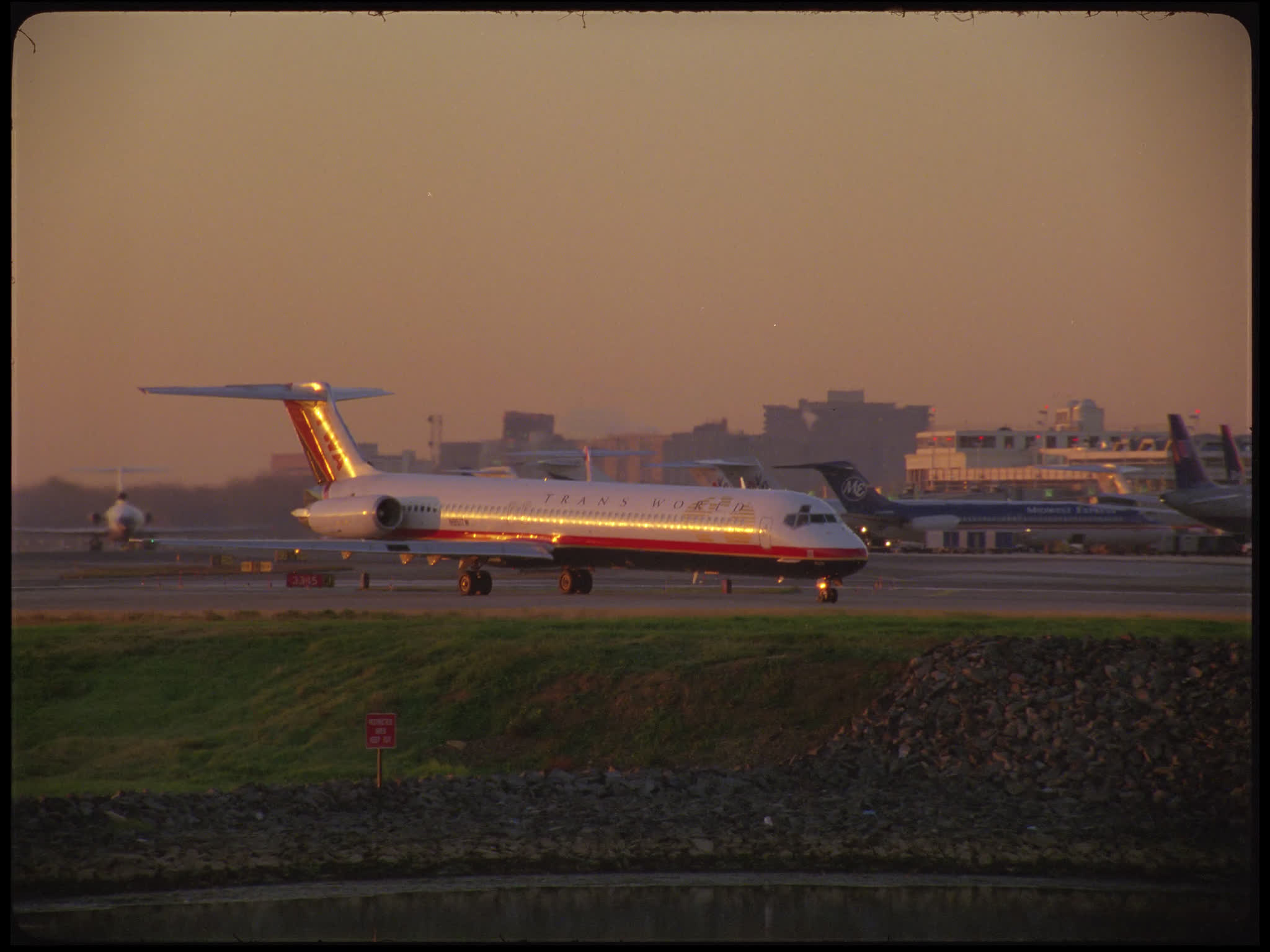 Transworld MD80 Taxiing