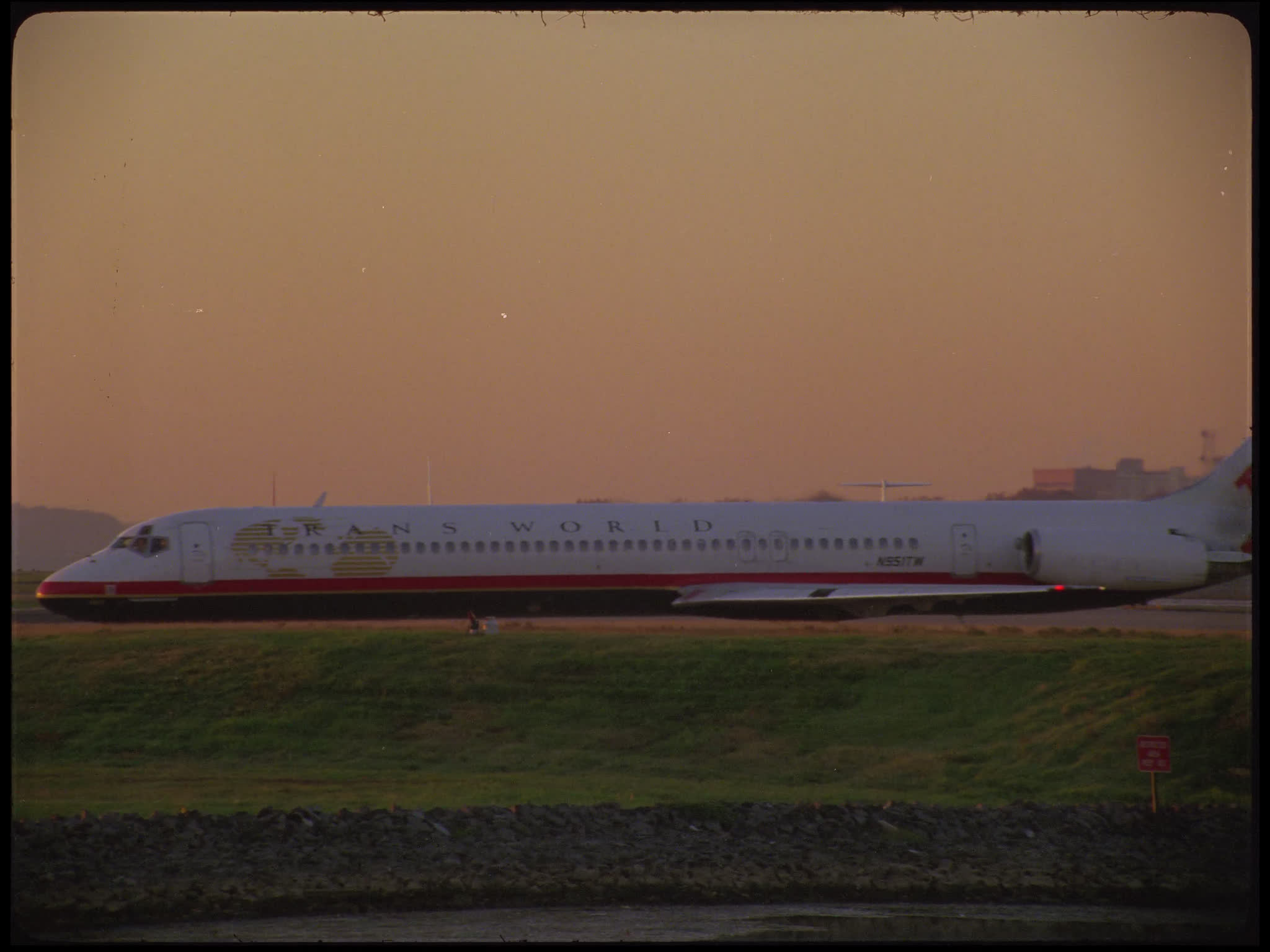 Transworld MD80 Taxiing