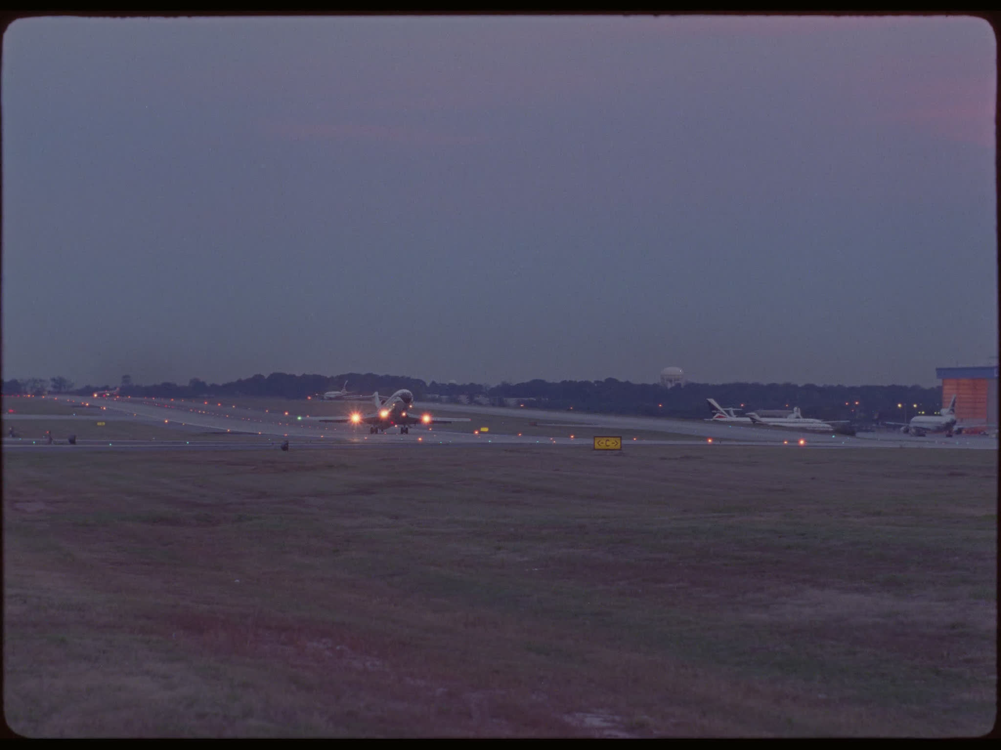 Delta Boeing 727 Take Off