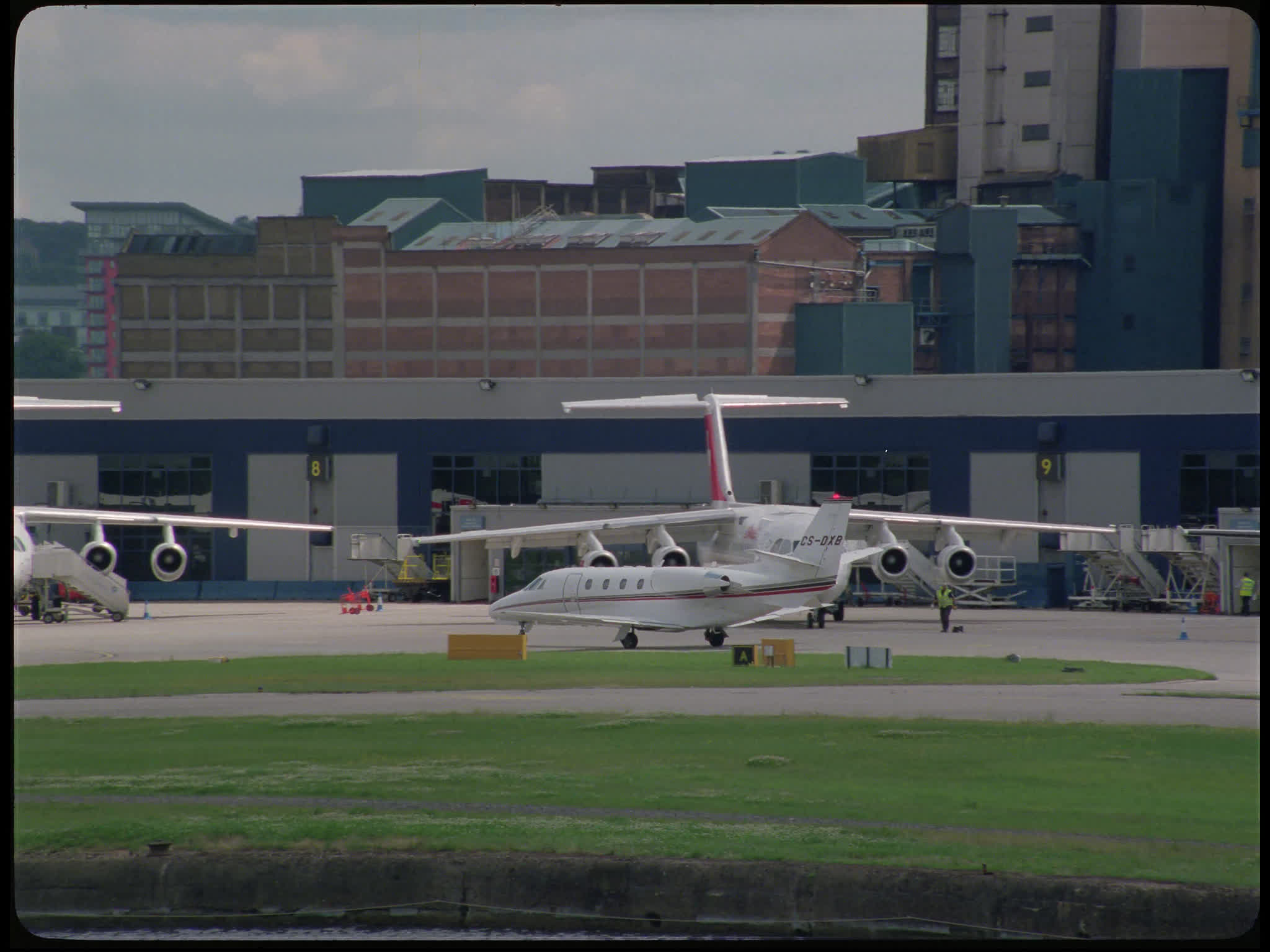 CS DXB Jet Taxiing