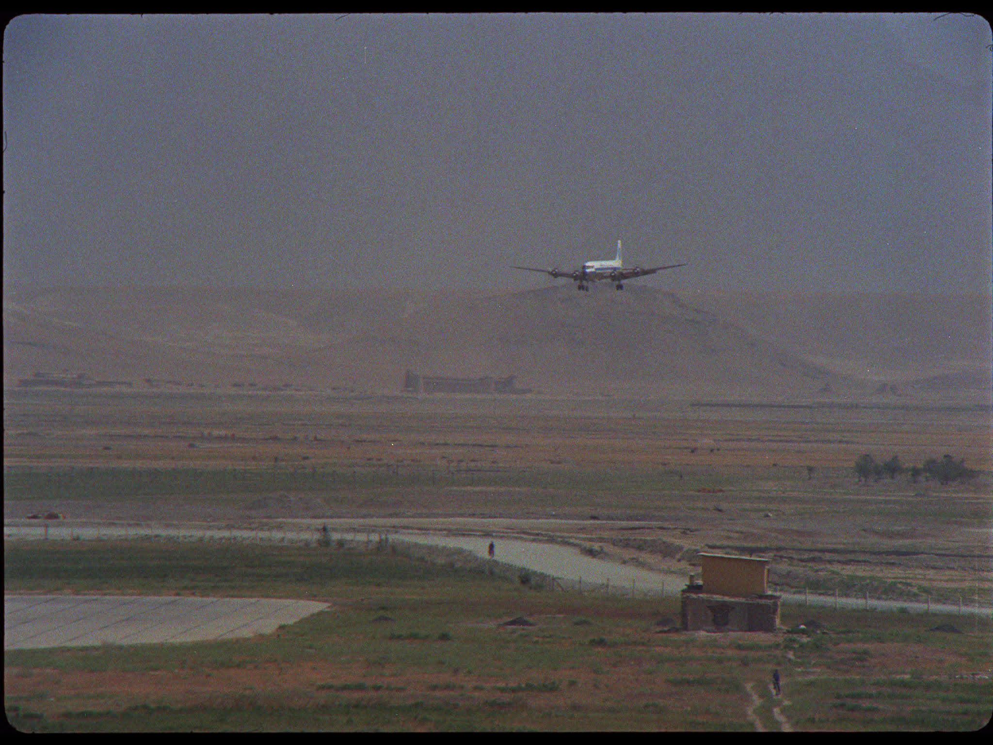 Ariana DC6 plane landing