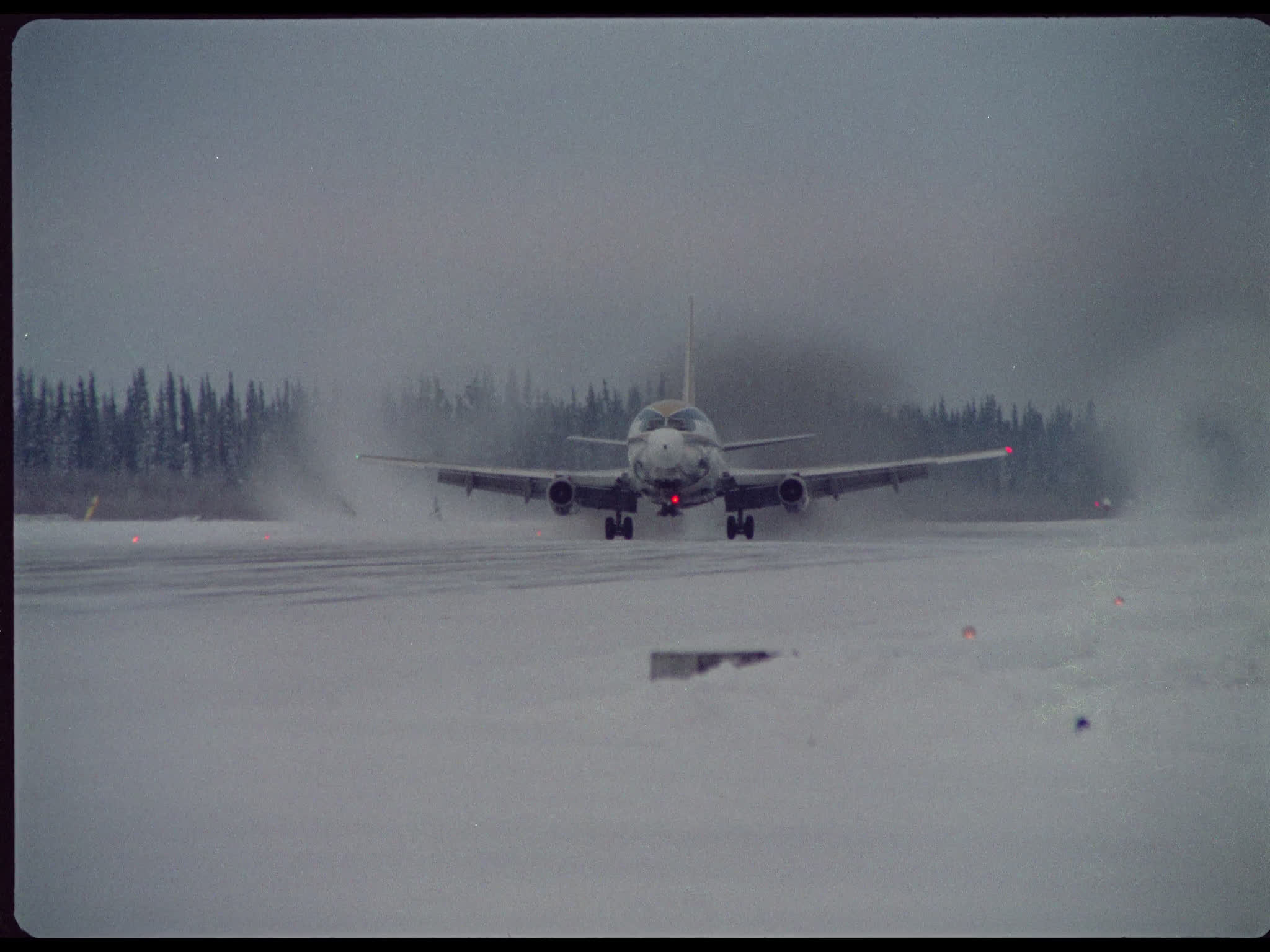 Boeing 737 Landing in Snow