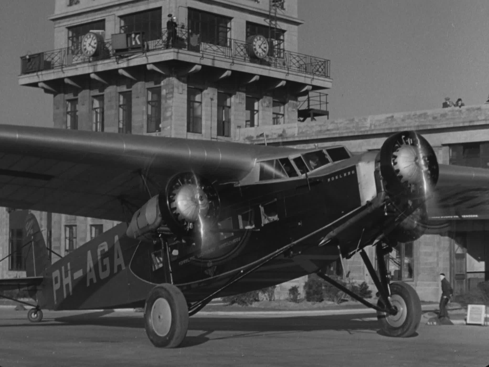 Fokker FVII Taxiing 1934