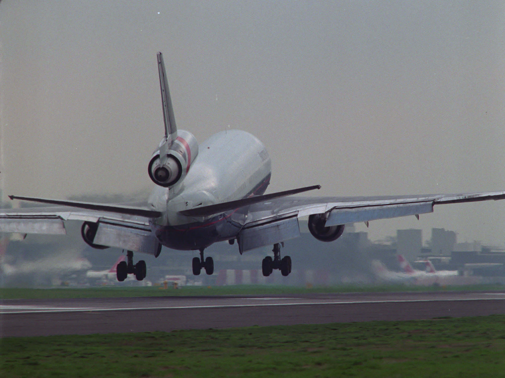 British Airways DC10 Landing