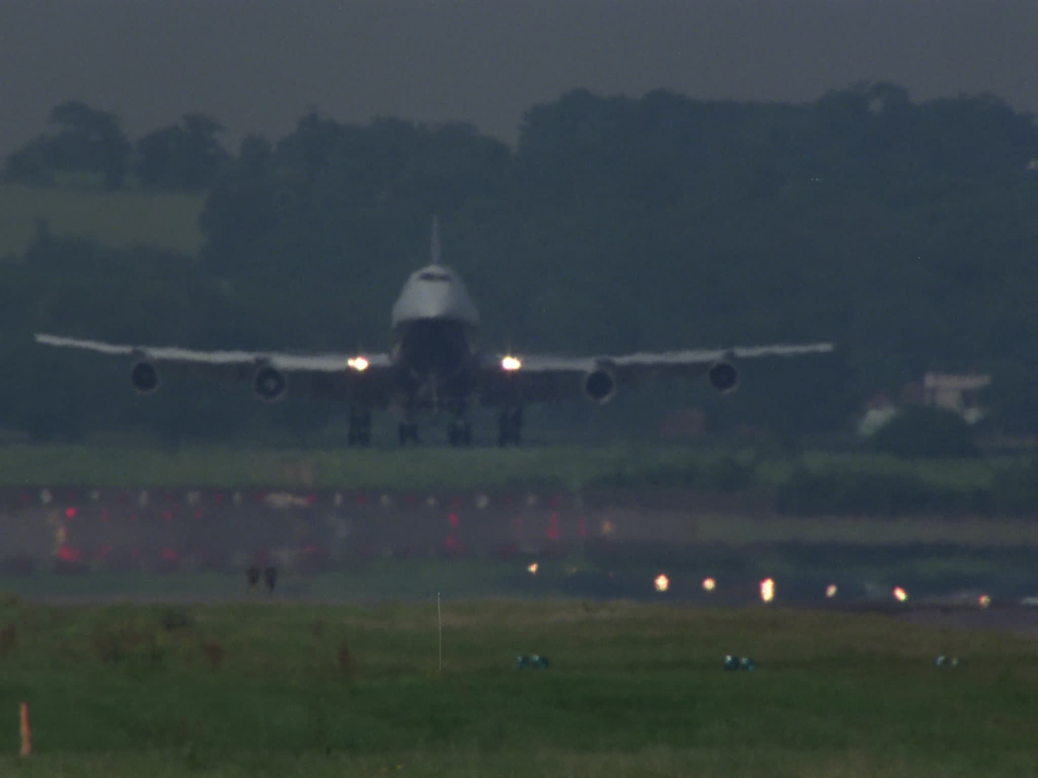 British Airways Boeing 747 Lands