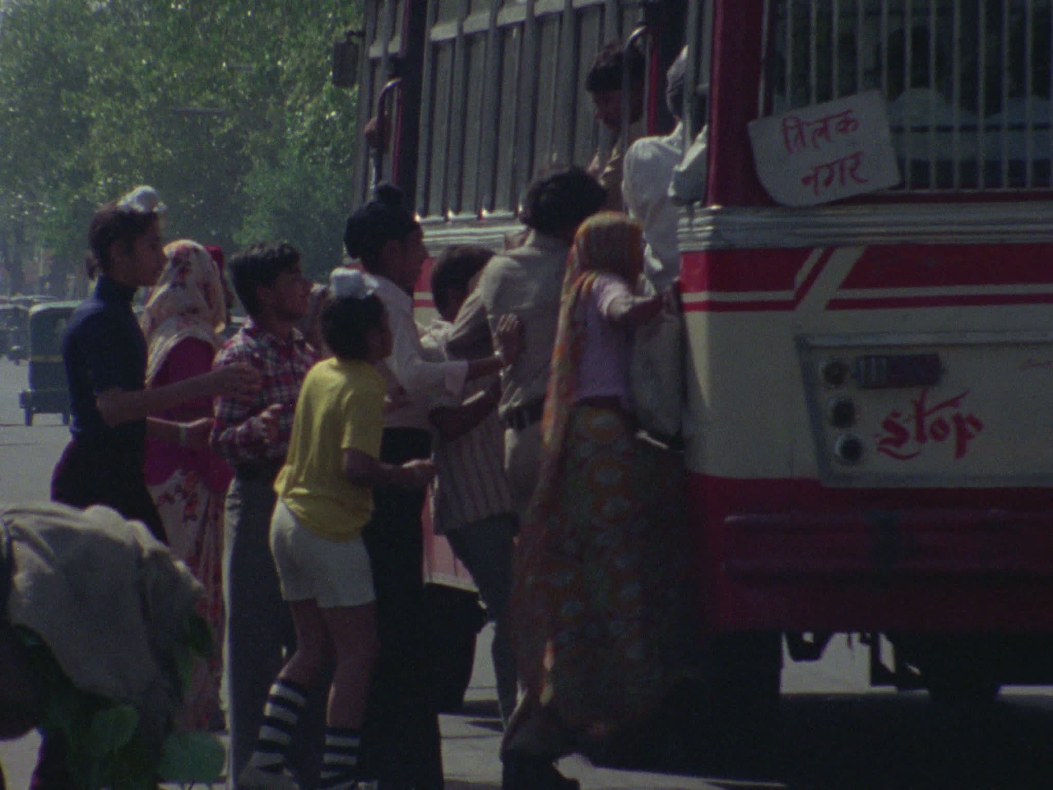 Passengers boarding a bus in Dehli