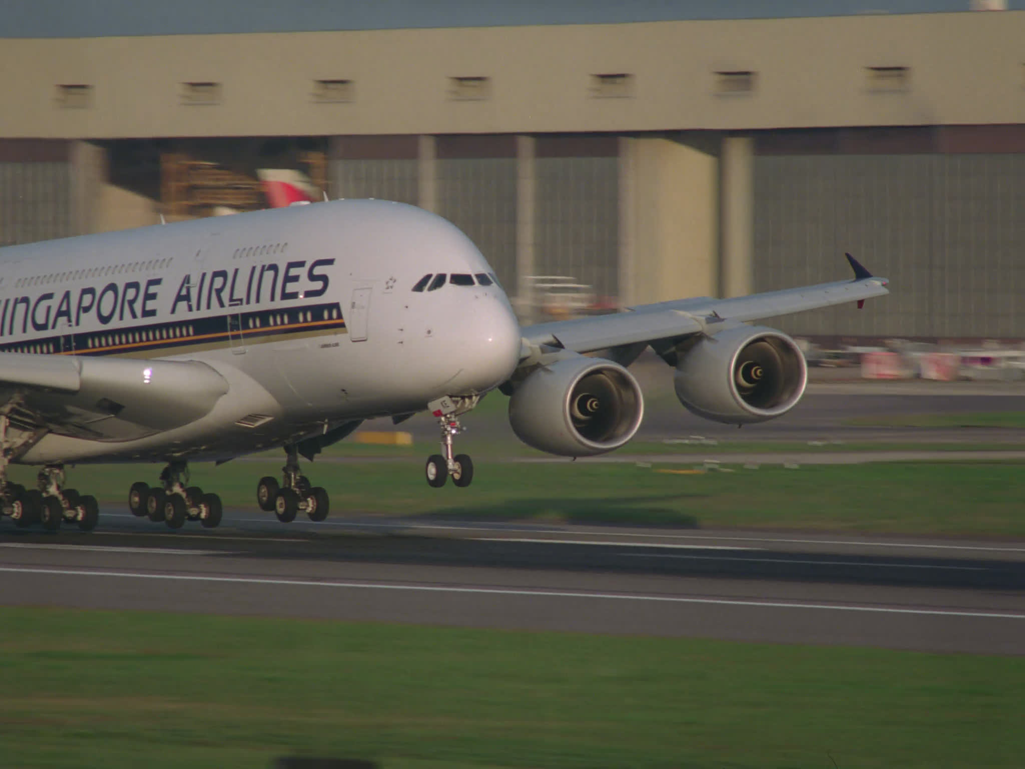 Singapore Airbus A380 Lands
