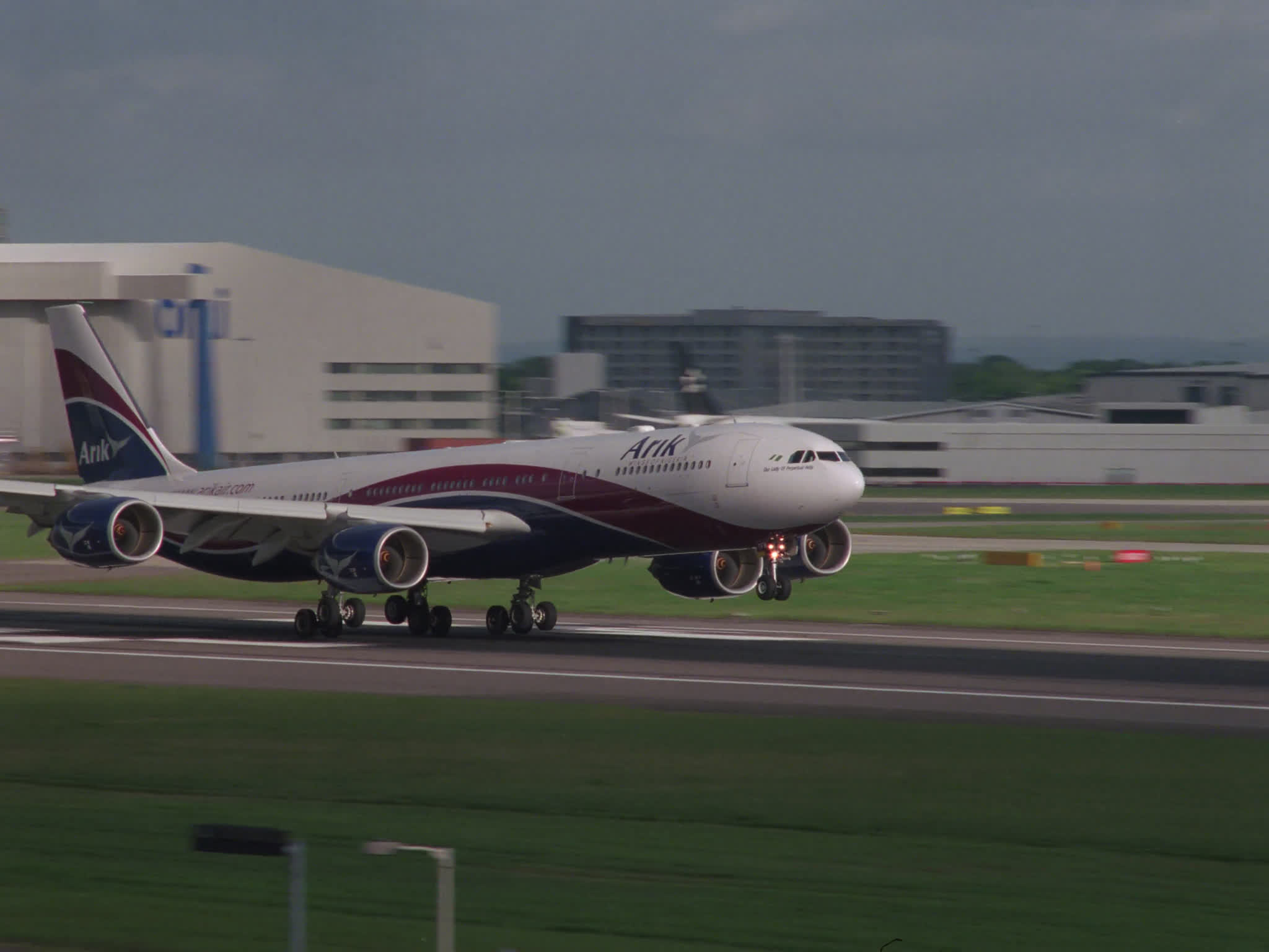 Arik Airbus A340 Lands