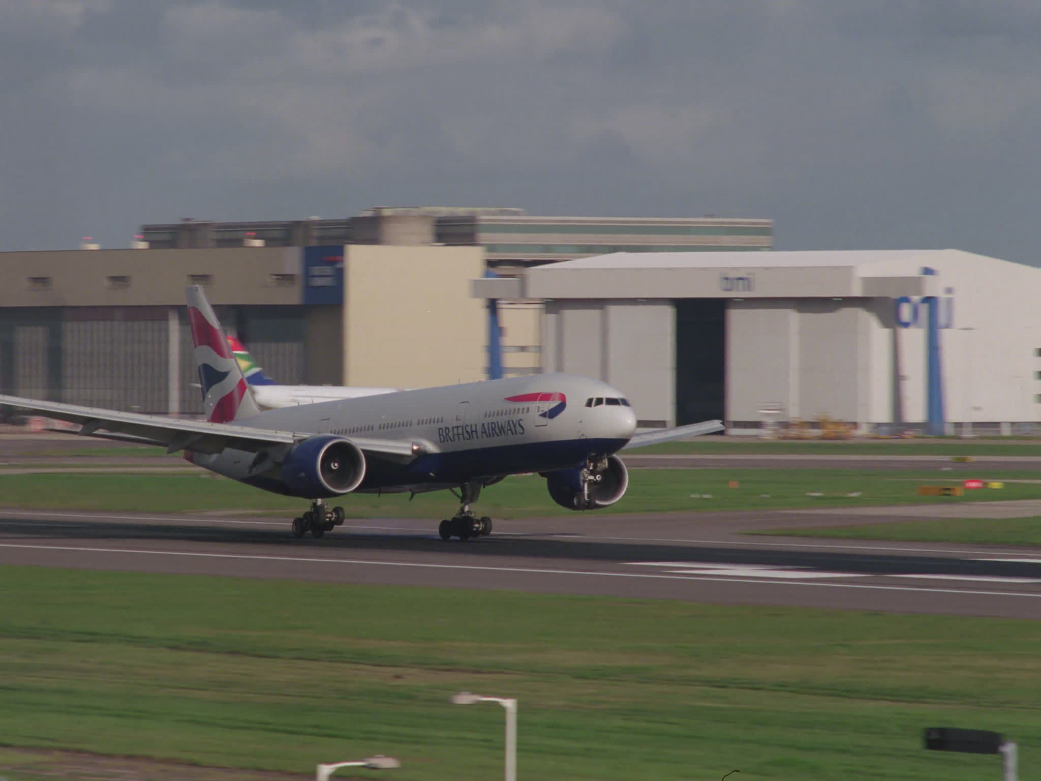 British Airways Boeing 777 Lands