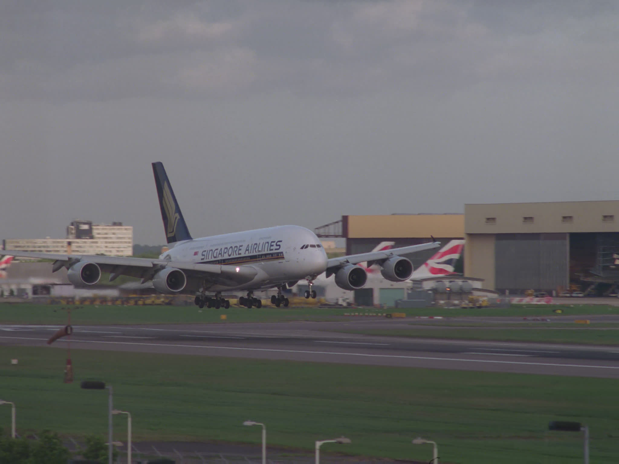 Singapore Airbus A380 Lands