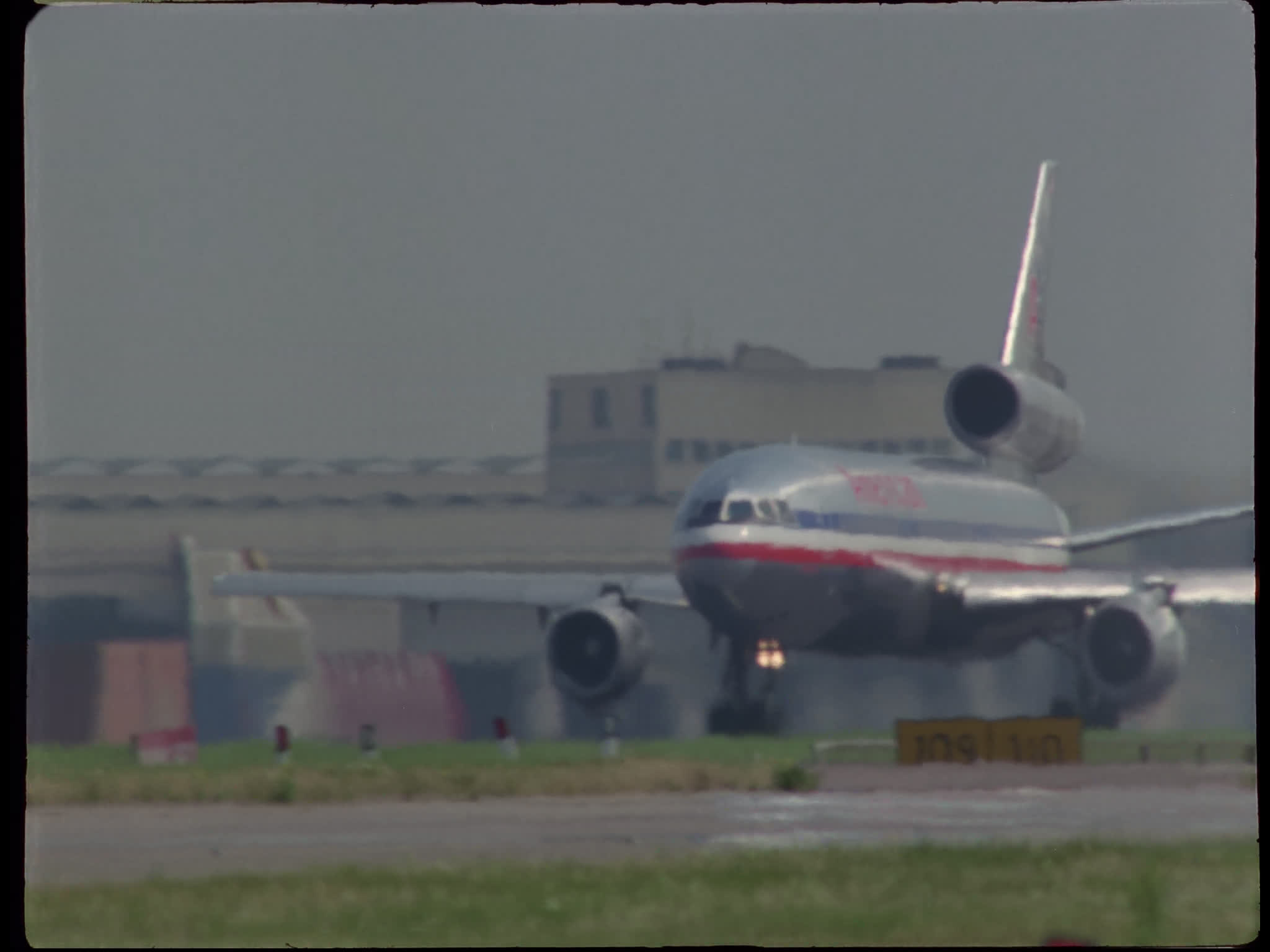American Airlines DC10