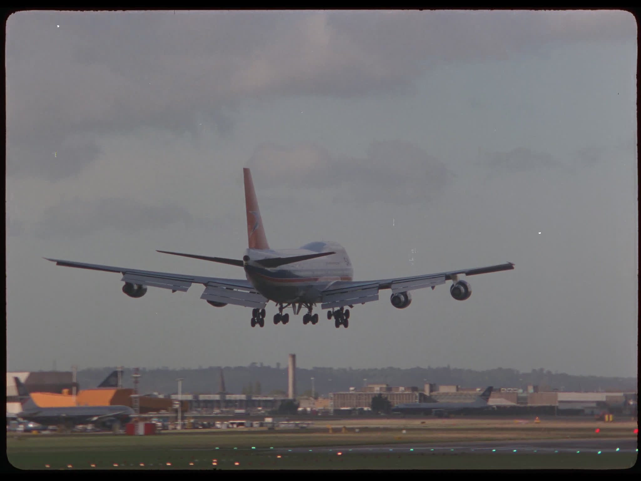Boeing 747 Landing