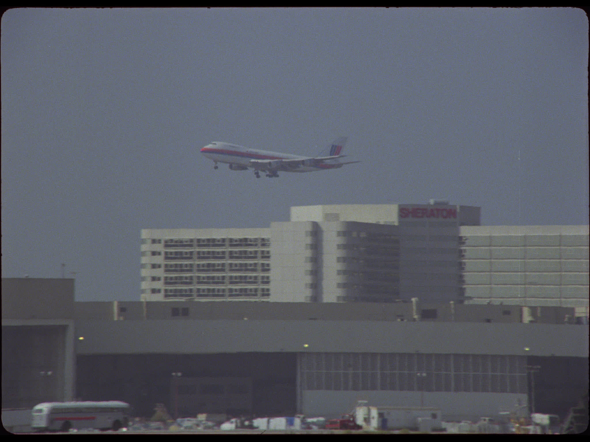 United Boeing 747 Plane Landing at LAX