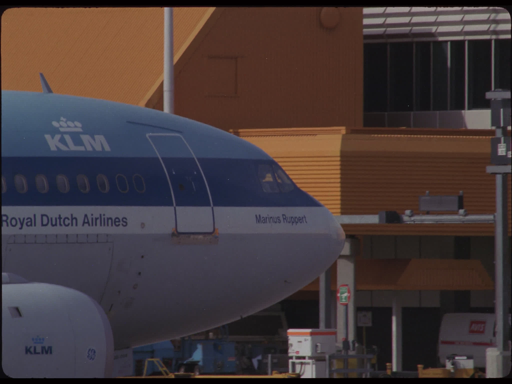 KLM Airbus A310 Arriving at Finger