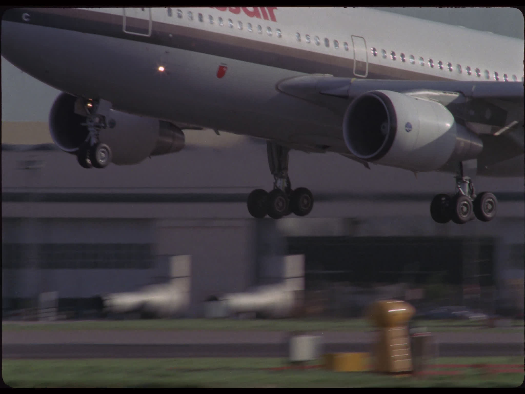 Swissair Airbus A310 Lands