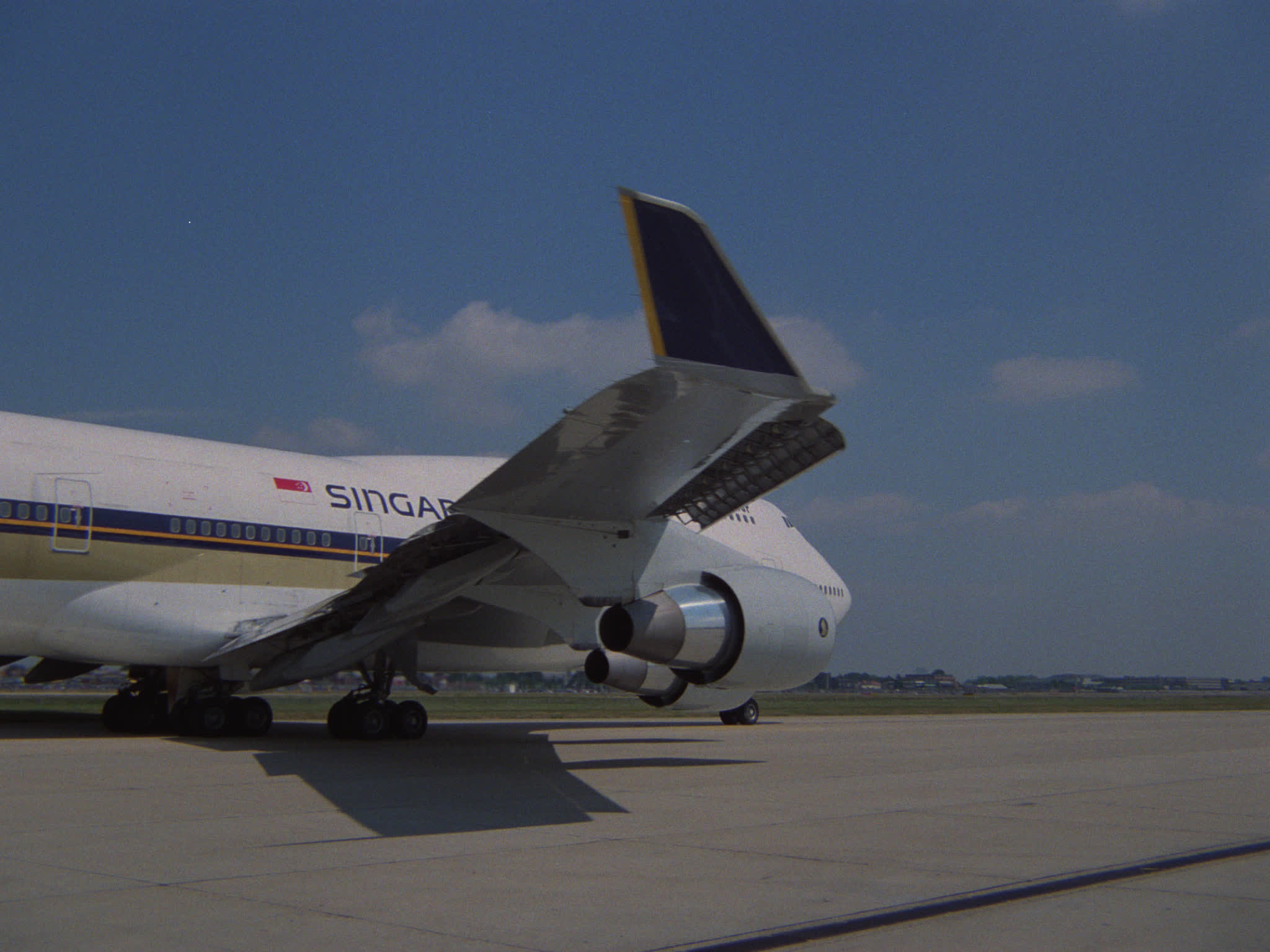 Singapore Boeing 747 Taxis
