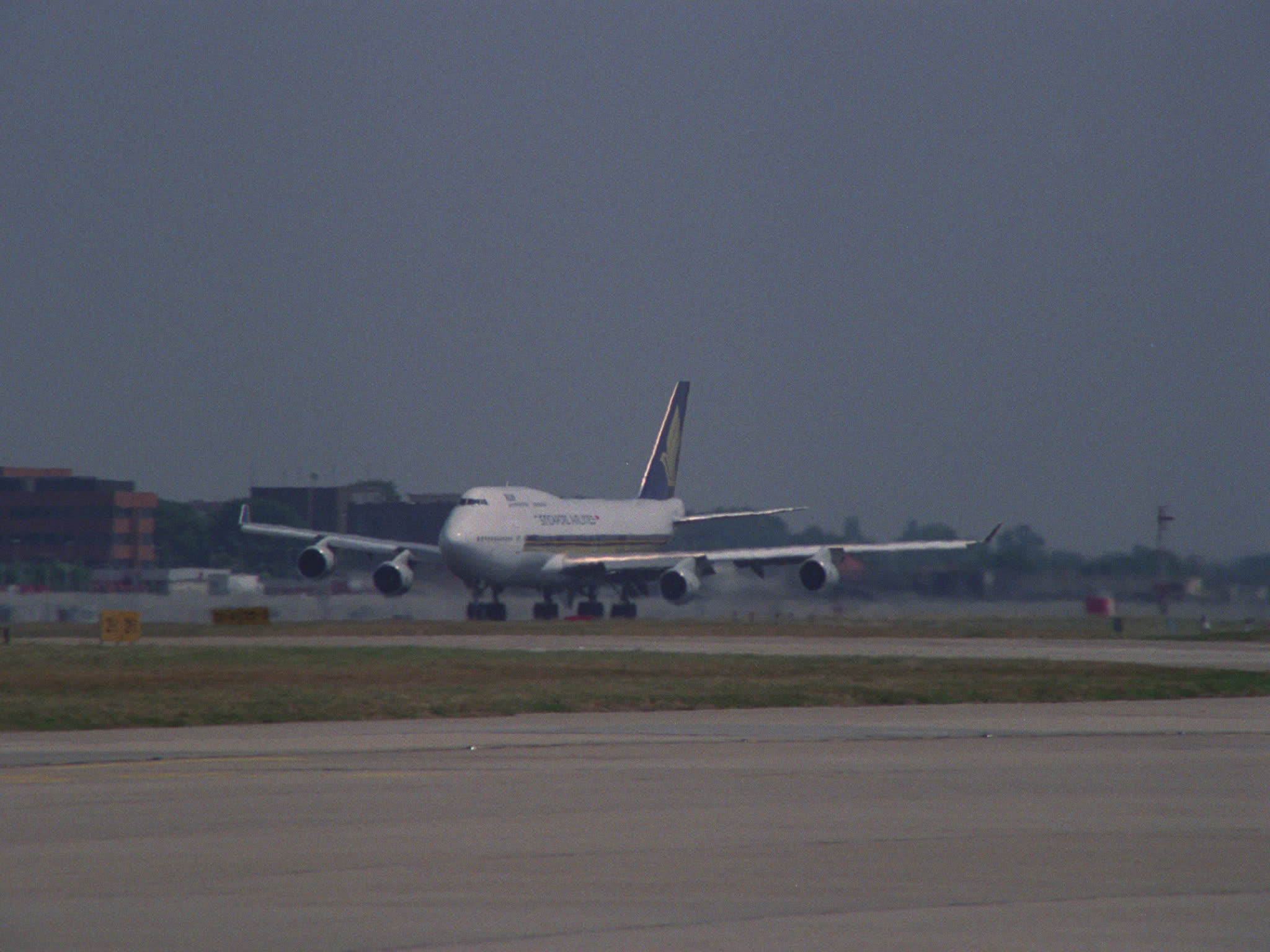 Singapore Boeing 747 Take Off