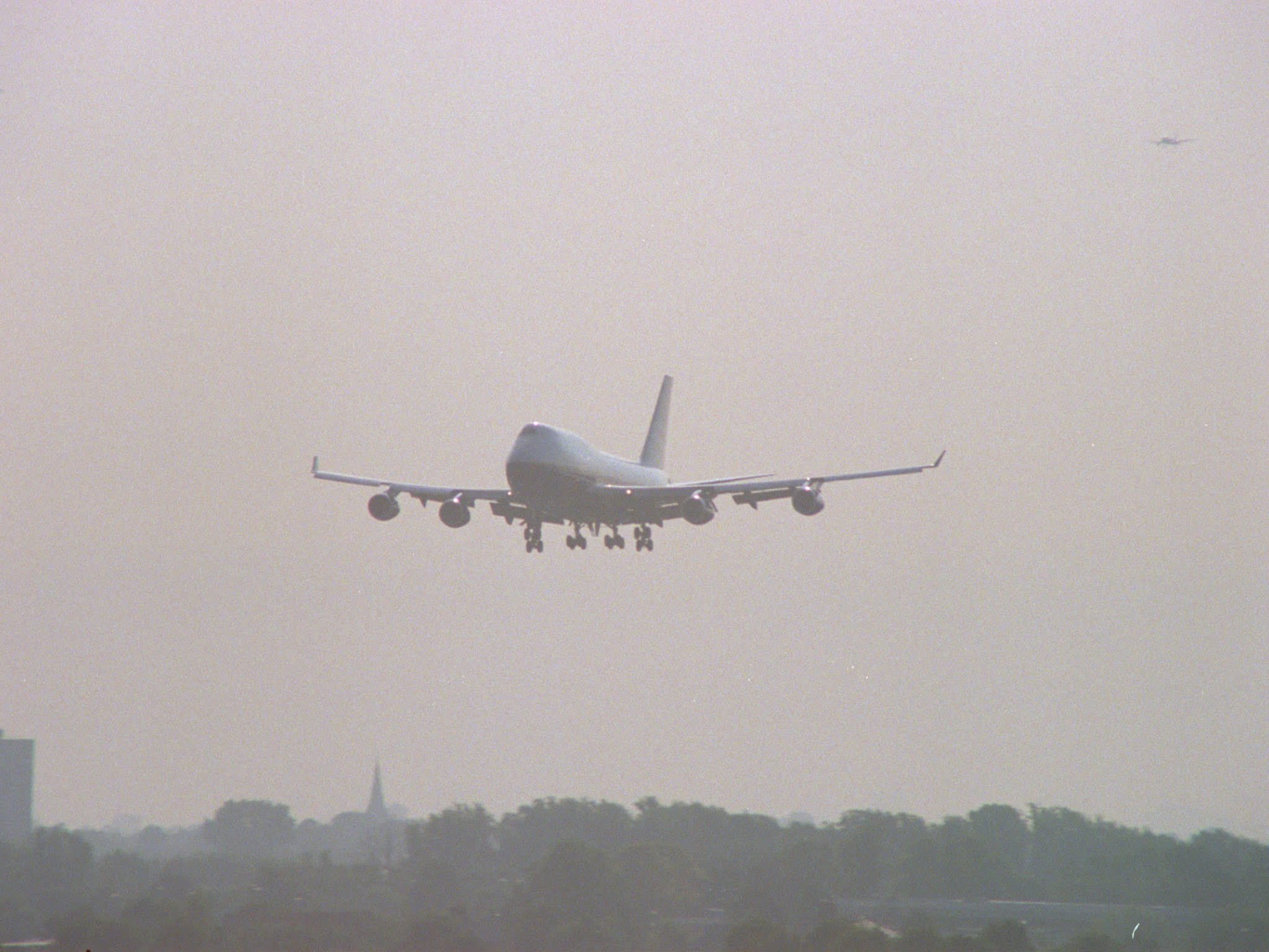 British Airways Boeing 747 Lands