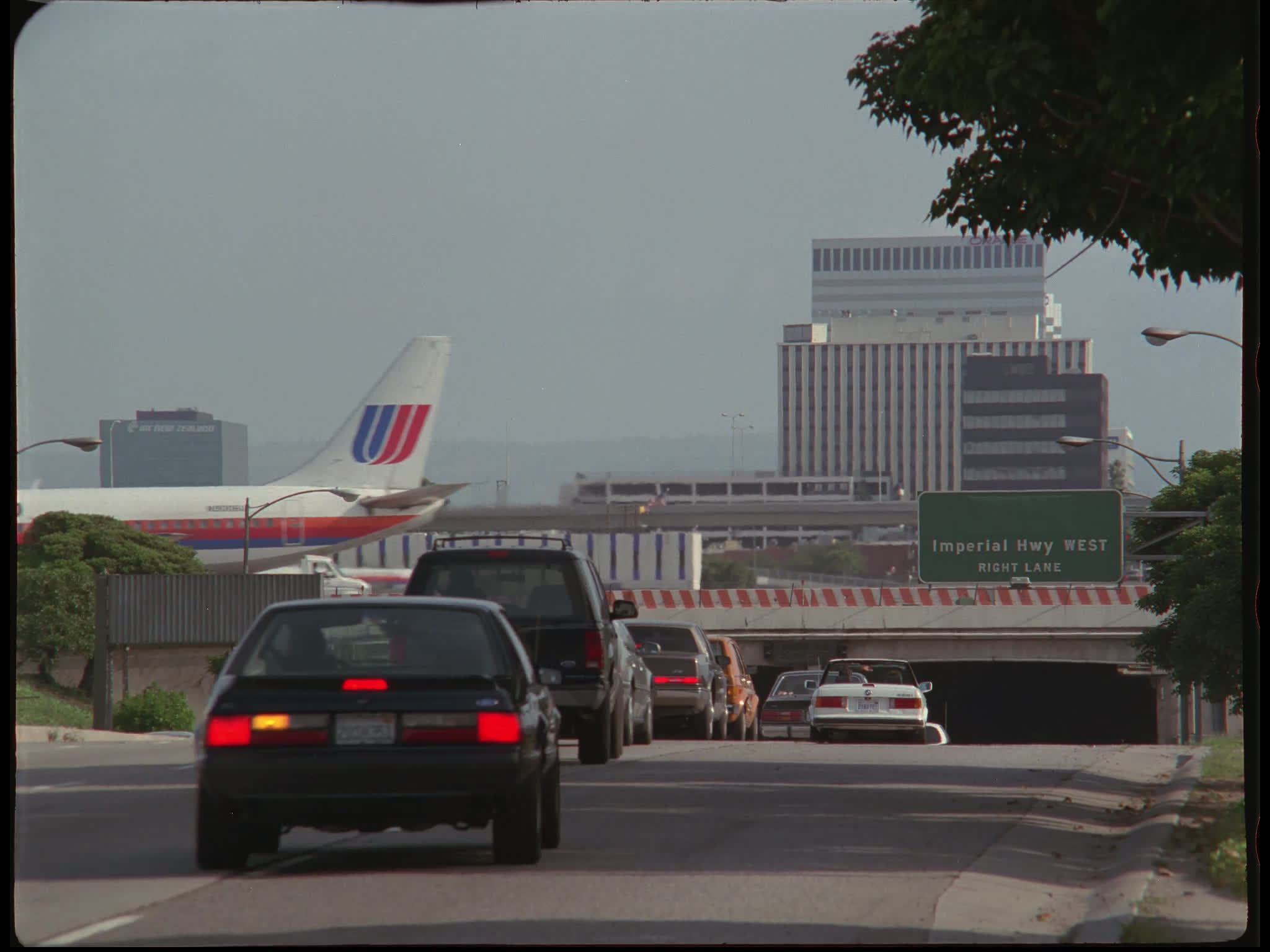 United Boeing 737 Taxiing on Overpass