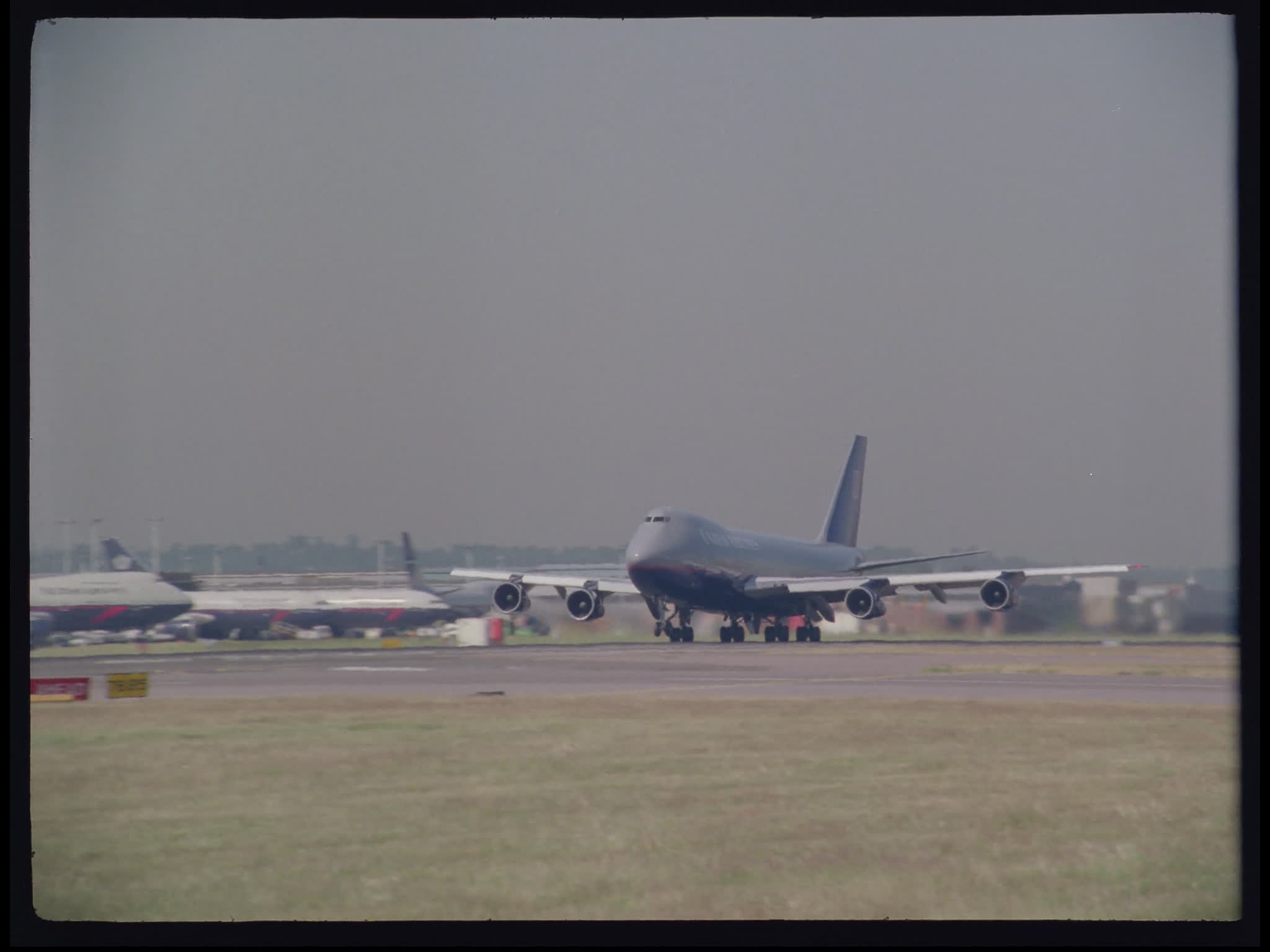 United Airlines Boeing 747 Taking Off