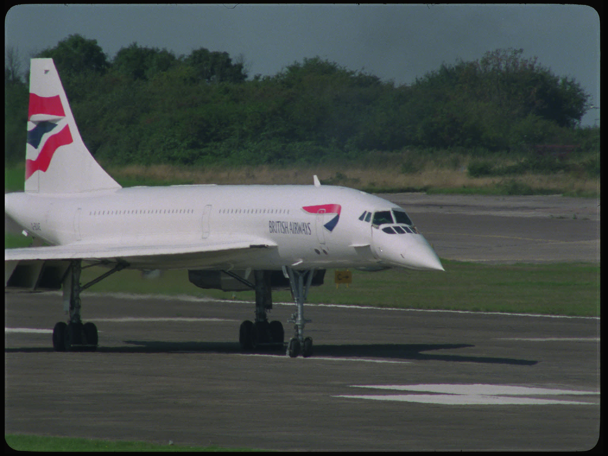 british-airways-concorde-taking-off-r3el