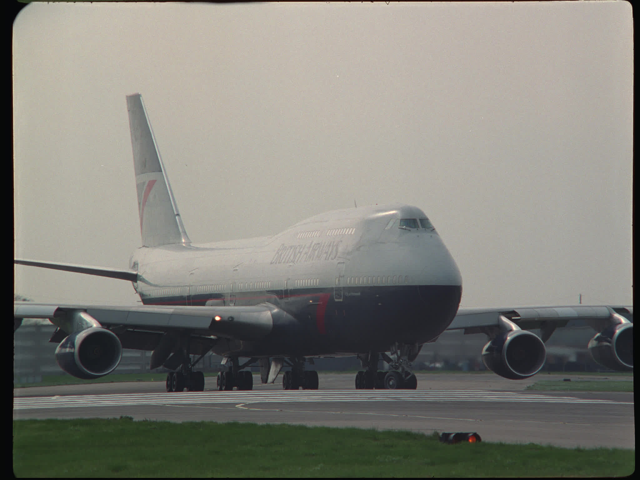 British Airways Boeing 747-400 Taxiing and Turning