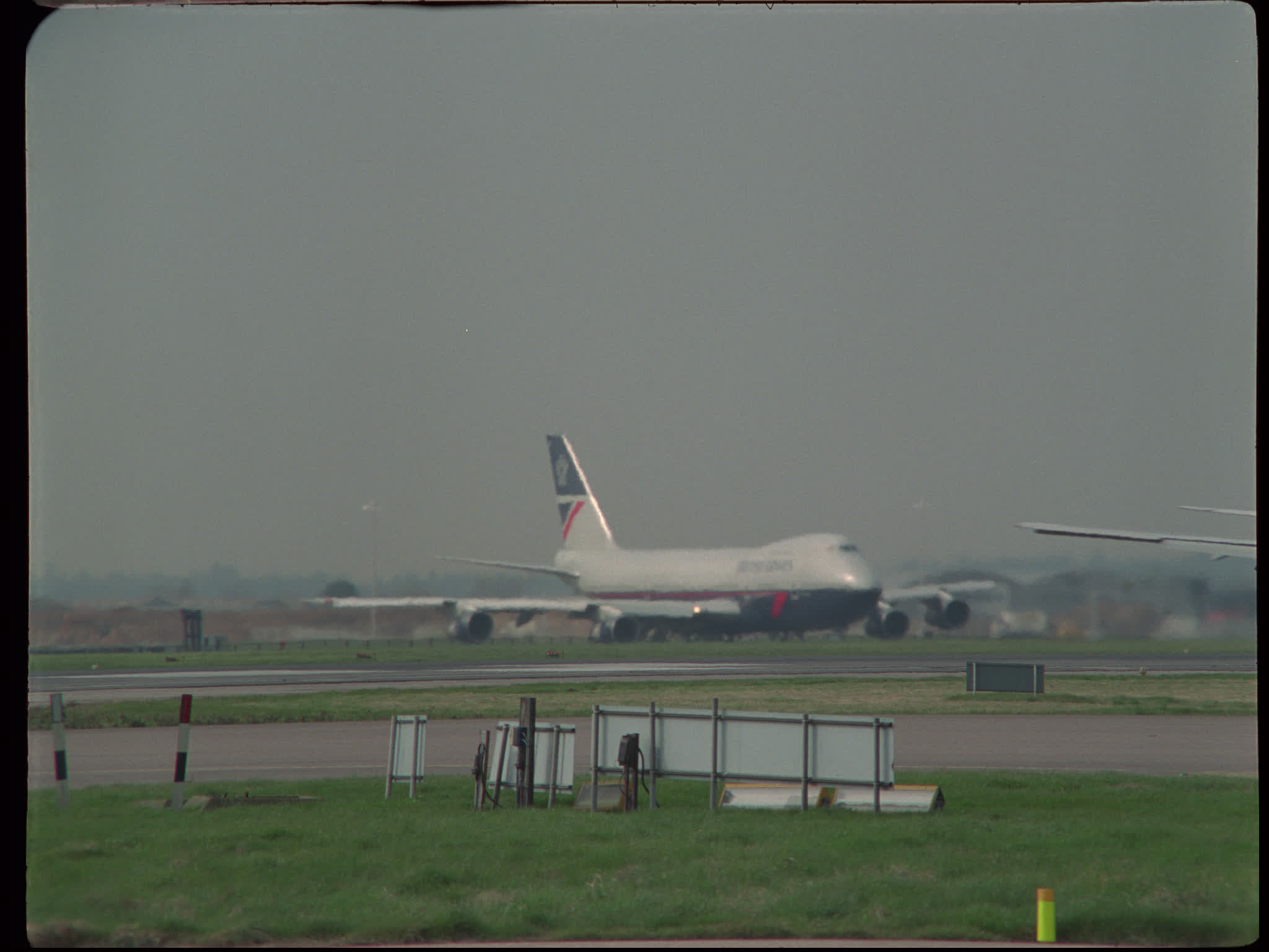 British Airways Boeing 767 and 747 Taxiing