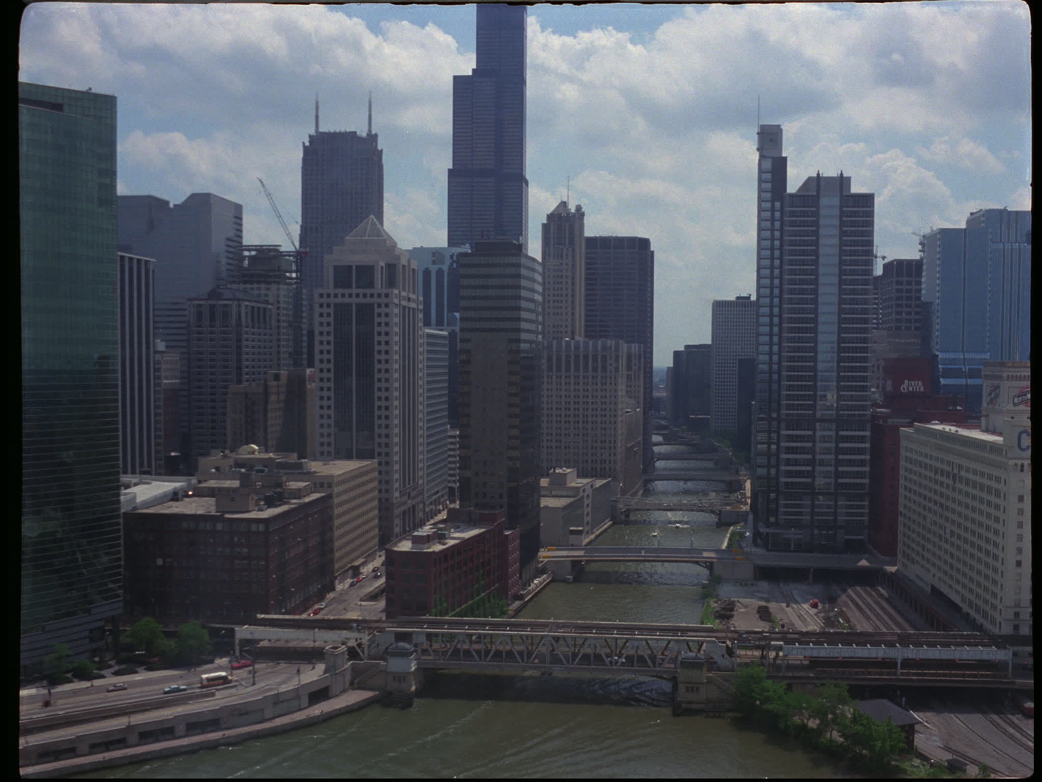 Chicago River and 333 West Wacker Building
