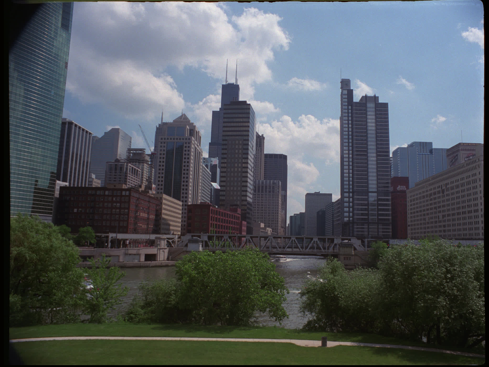 Chicago River and 333 West Wacker Building