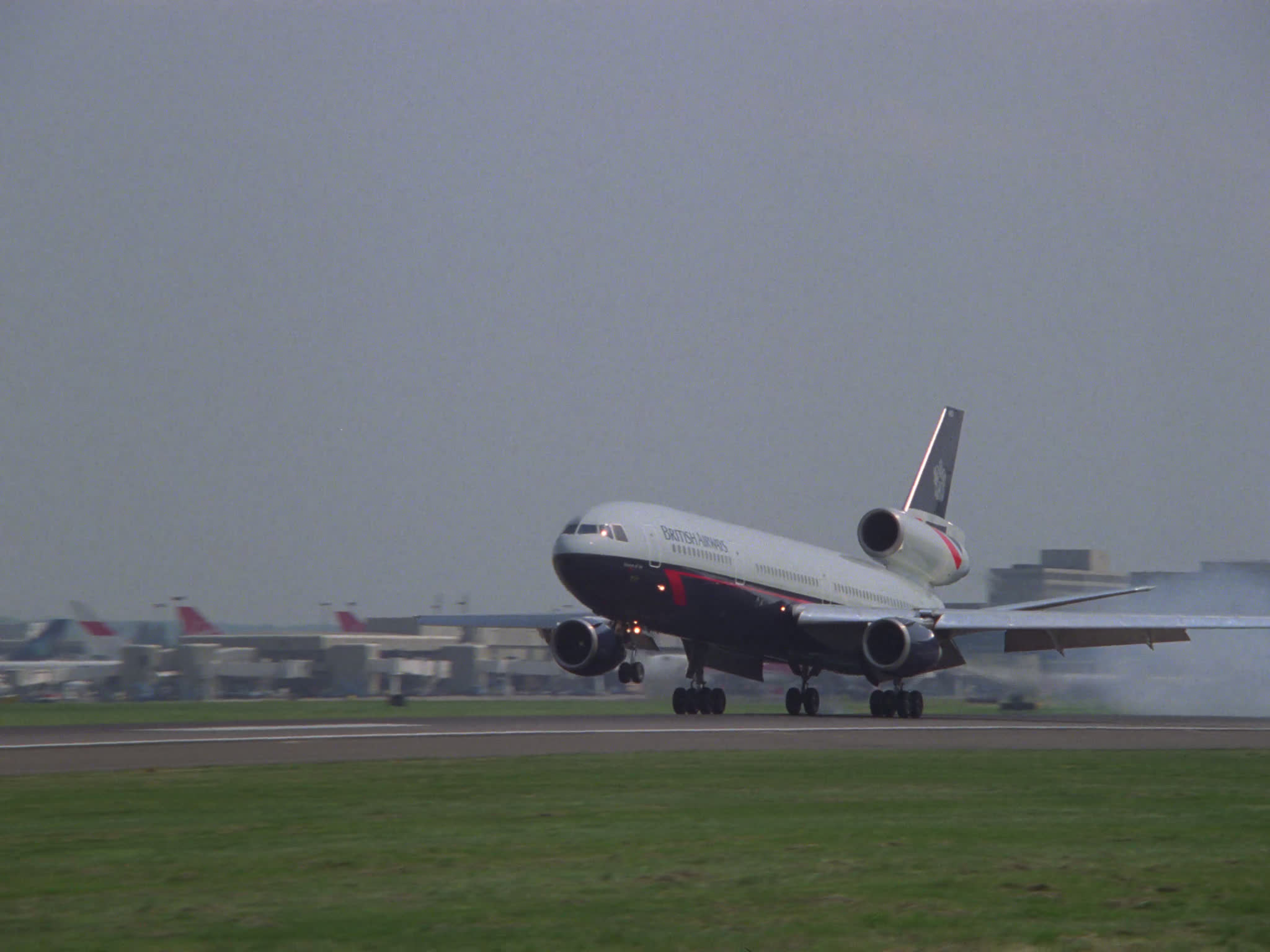 British Airways DC10 Lands