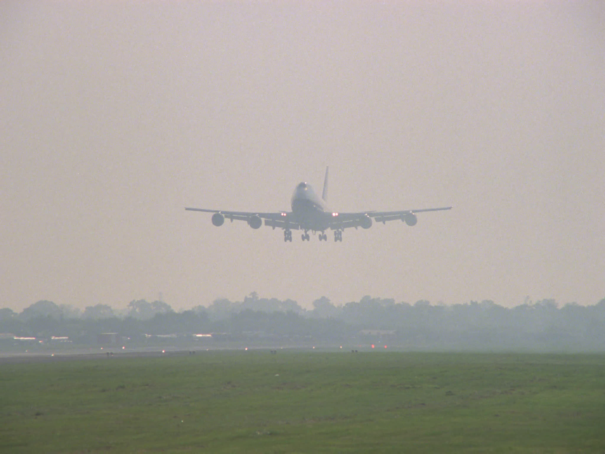 British Airways Boeing 747 Lands