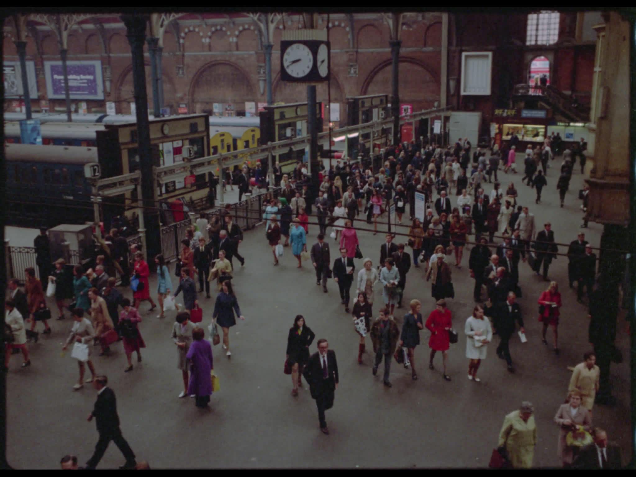 London Crowds in Liverpool Street Station