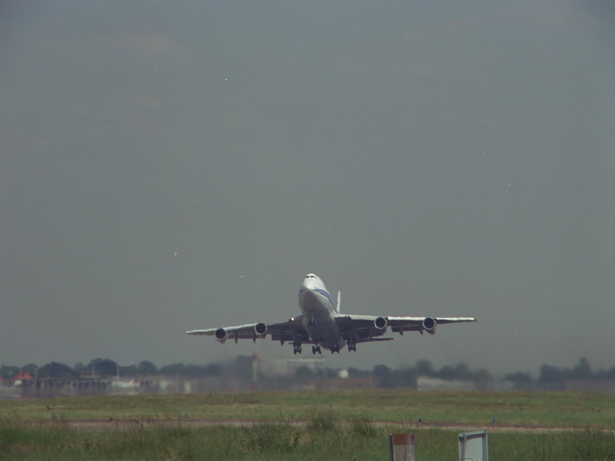 Aerolíneas Argentinas Boeing 747 Takes Off