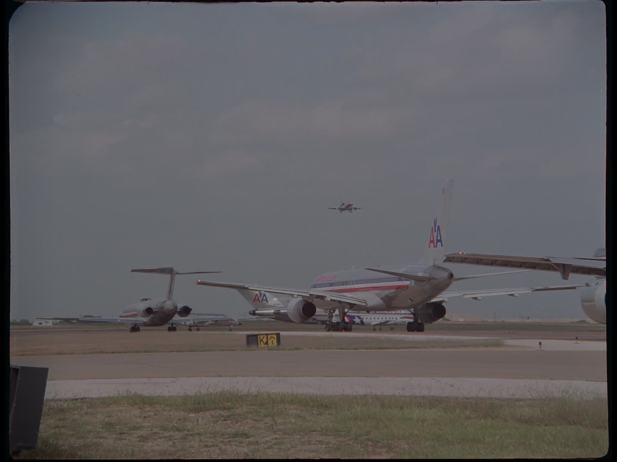American DC10 Landing