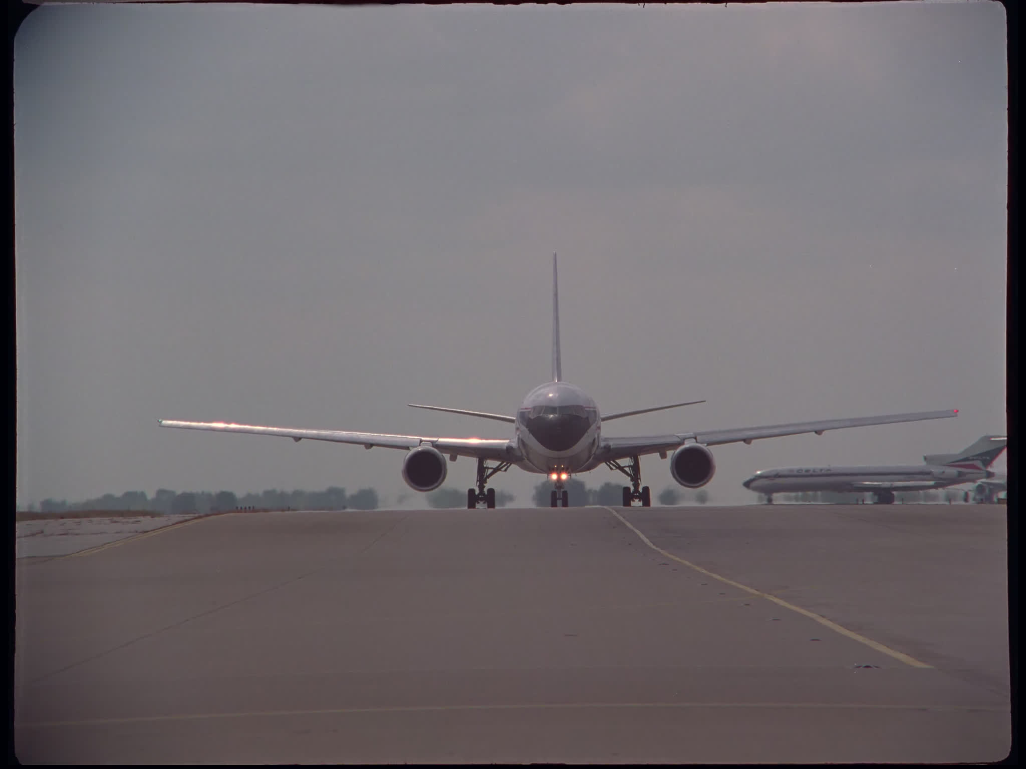 Delta Boeing 767 Head On