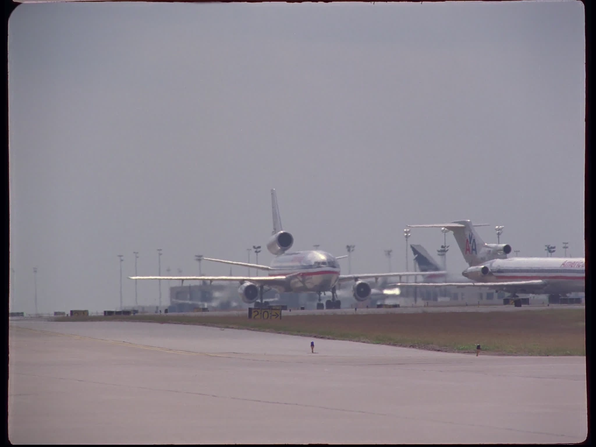 American DC10 American 727