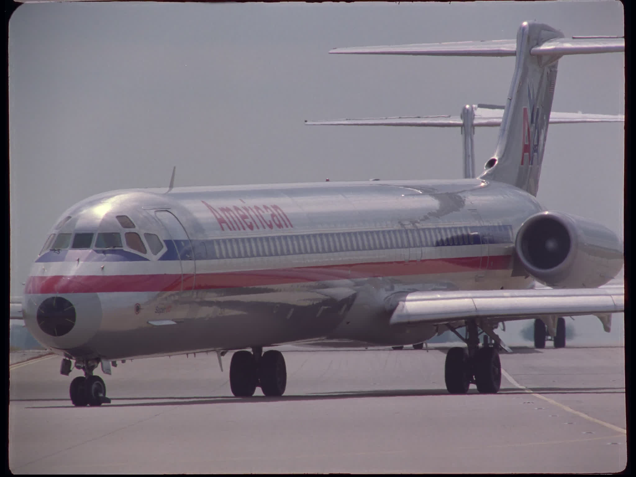 American Airlines MD80