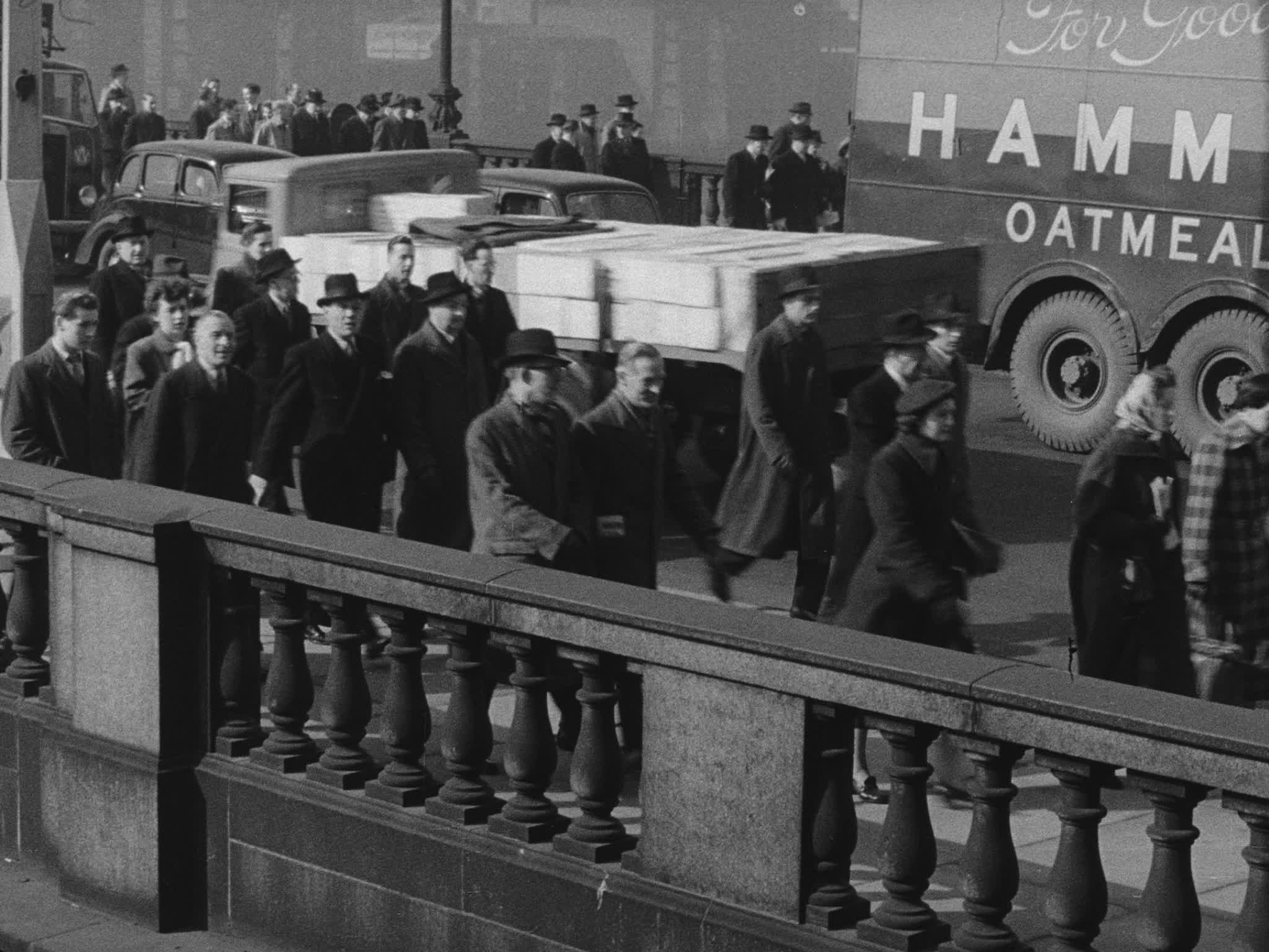 New London Bridge Traffic Late 1930s